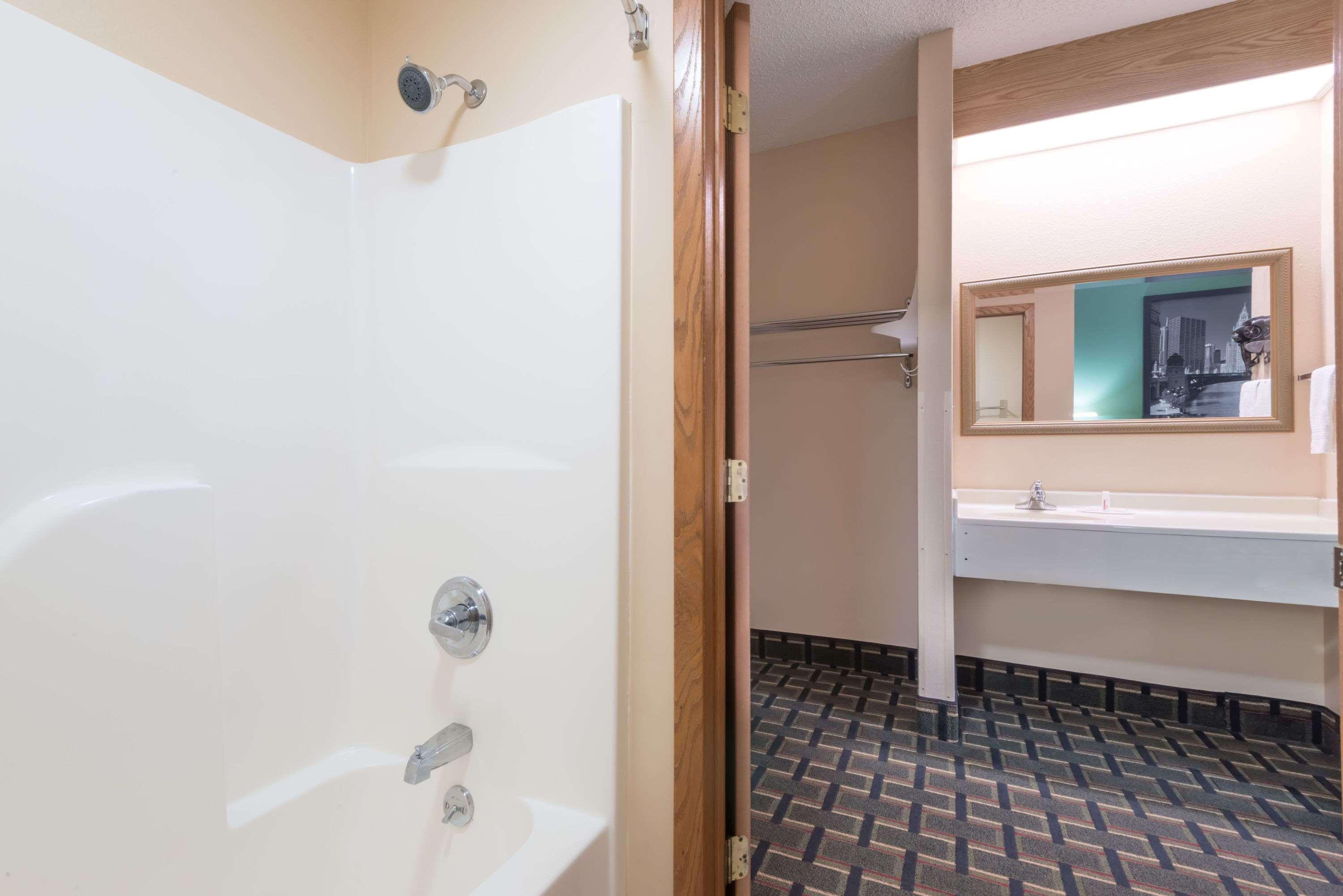 Super 8 By Wyndham Mt. Carmel Il Otel Mount Carmel Dış mekan fotoğraf