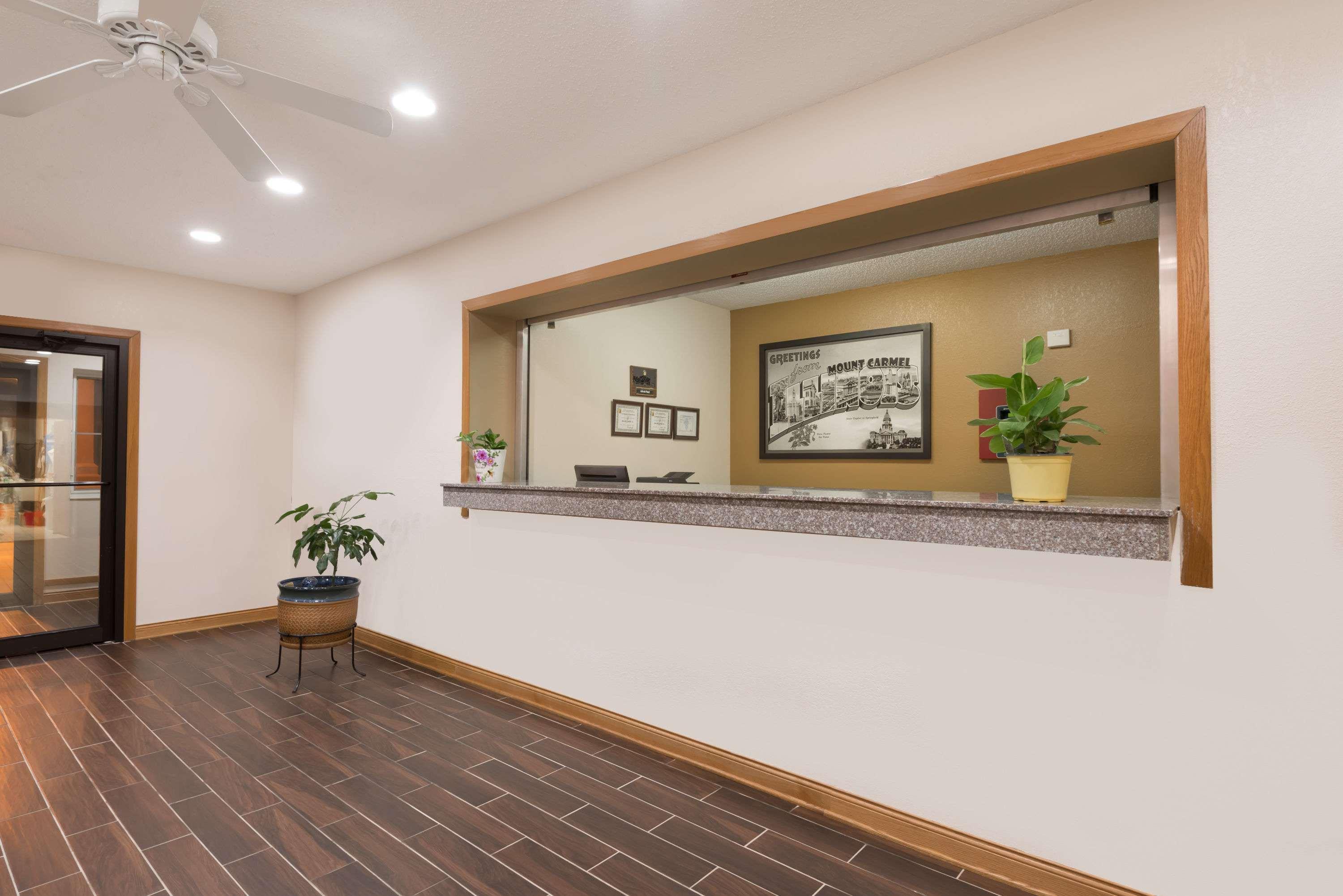Super 8 By Wyndham Mt. Carmel Il Otel Mount Carmel Dış mekan fotoğraf